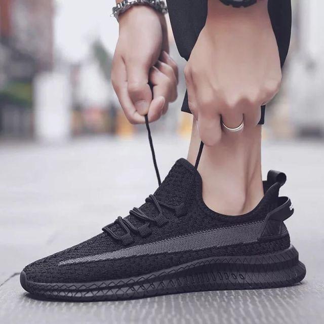 Men's Lightweight Breathable Slip On Running Sports Shoes